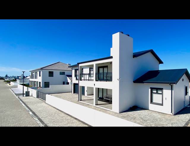 3 BEDROOM HOUSE FOR SALE IN DWARSKERSBOS